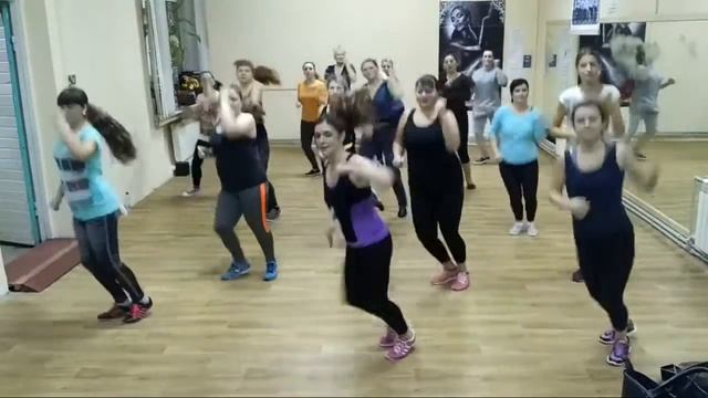 ZUMBA - FITNESS Franco El Gorila Ella Pide De Eso (La Verdadera Maquina)