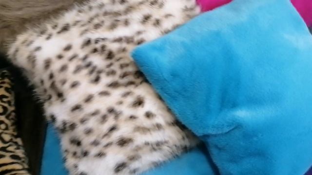 Меховые подушки. Обзор. Тренд в декоре интерьера.