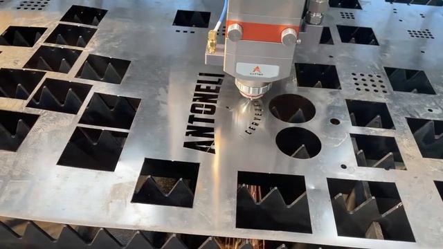 Metal sheet and tube laser cutting machine with Au3tech system