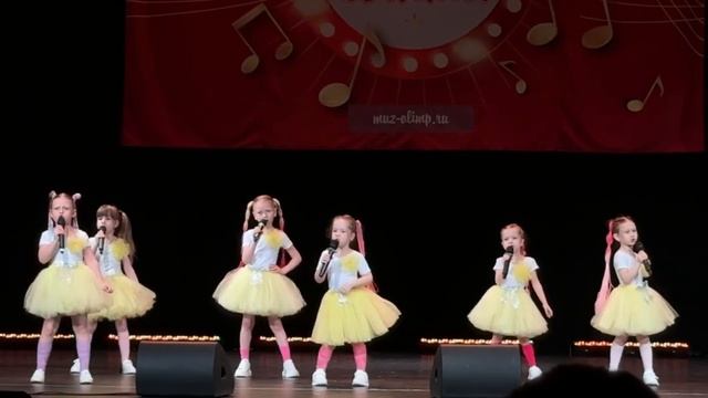 Наши самые маленькие и самые смелые раздают кач-кач!