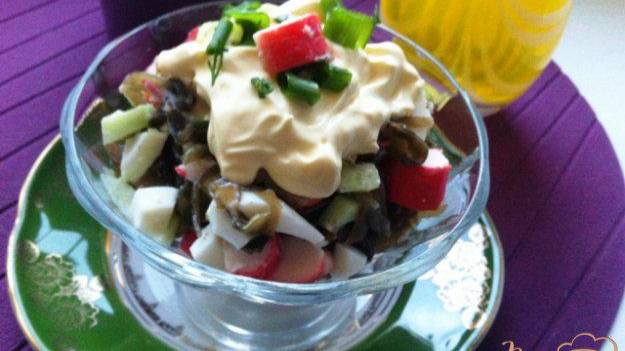 Салат  из морской капусты с крабовыми палочками