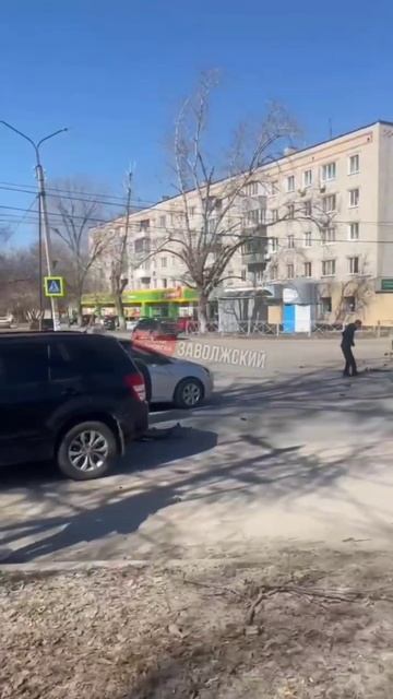 😰 У «Юбилейного» на Нижней террасе сильная авария, две машины вдребезги