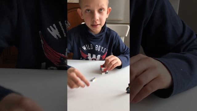 Артемий собрал из Лего банкомат