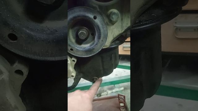 Как измерить уровень масла в Mitsubishi Pajero mini.