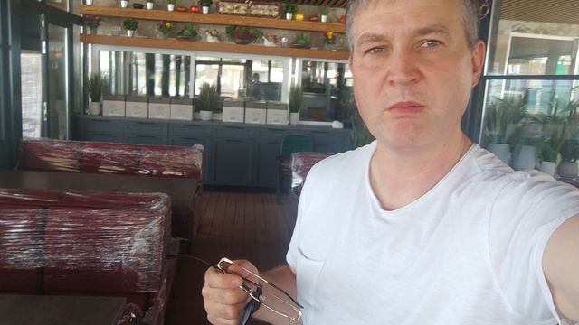 Оборудование для гостиниц, баров и ресторанов, а также мебель для кафе.