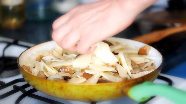 Жареная картошка с грибами!