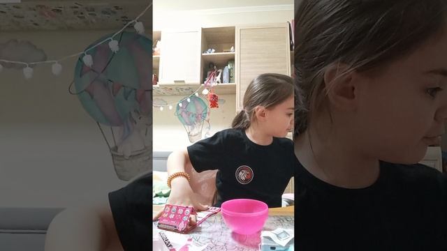 распаковка сока, зубной щётки и шара с сюрпризами.🦄