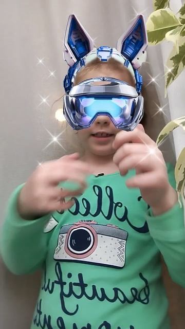 Я в очках виртуальной реальности играю в разные игры