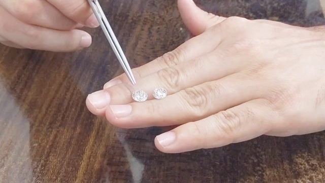 Compare between 2-2.5ct size and E-F Color Diamonds