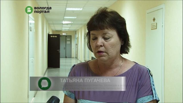 Борщевик выкашивают специалисты в разных частях Вологды