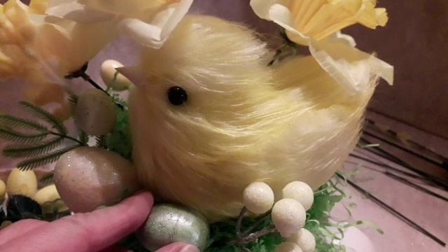 Милый пасхальный декор с цыплёнком.