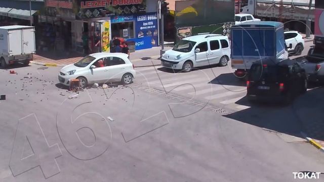 Ortalığı karıştıran VW Caddy (MOBESE Trafik Kaza Videoları - Temmuz 2022)