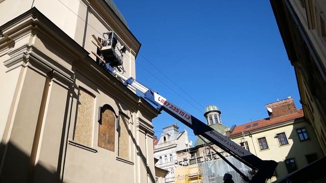 Захист Латинської Катедри у ЛЬвові від можливих бомбардувань.