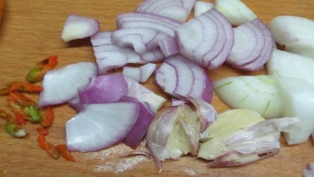 Томленая курица в пикантном соусе