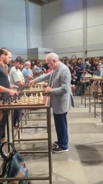 GM Garry Kasparov playing vs audience