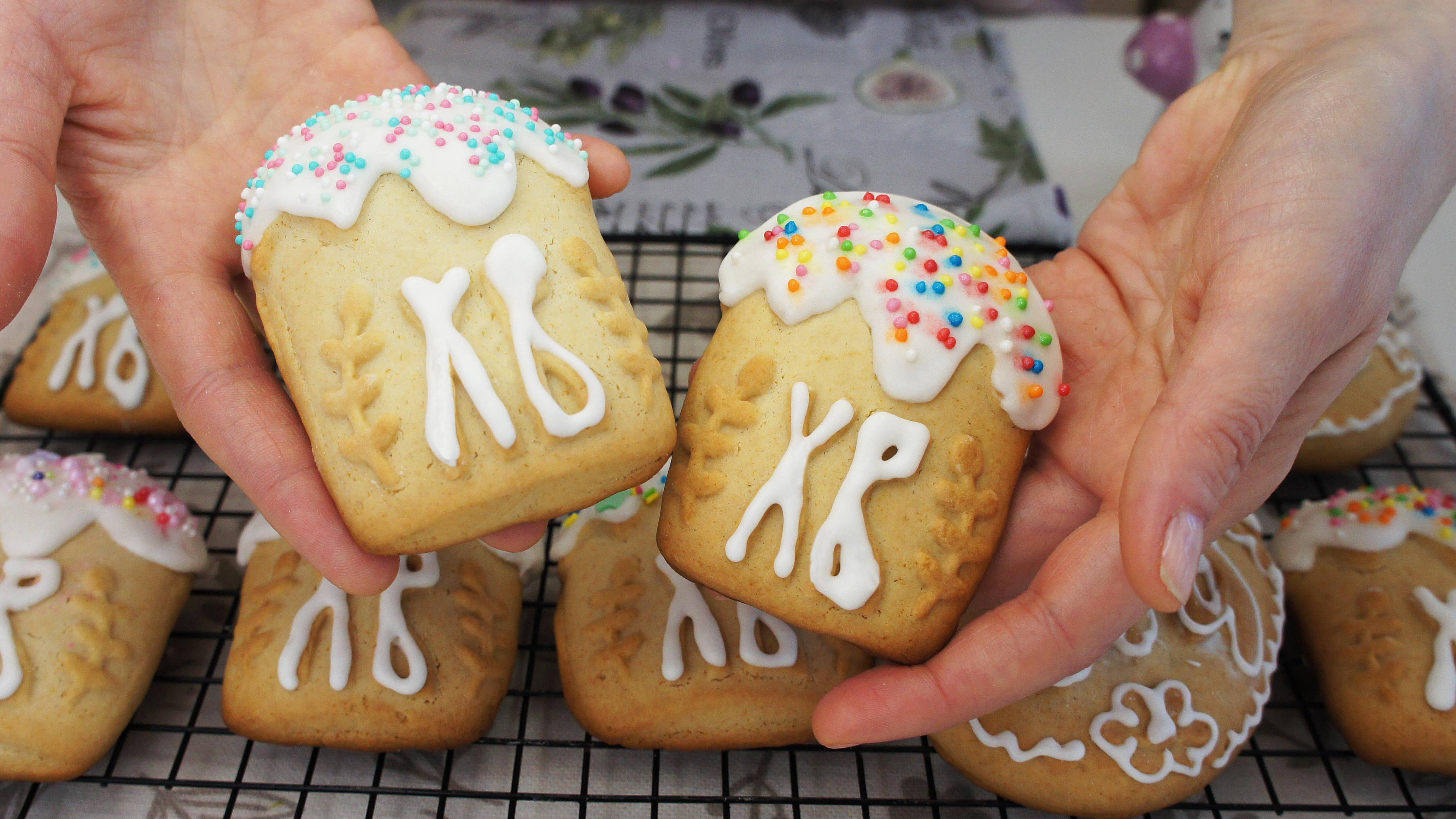 ПОТРЯСАЮЩИЕ ПРЯНИКИ НА ПАСХУ С НАЧИНКОЙ рецепт | КАК УКРАСИТЬ ПРЯНИКИ БЕЛКОВОЙ ГЛАЗУРЬЮ