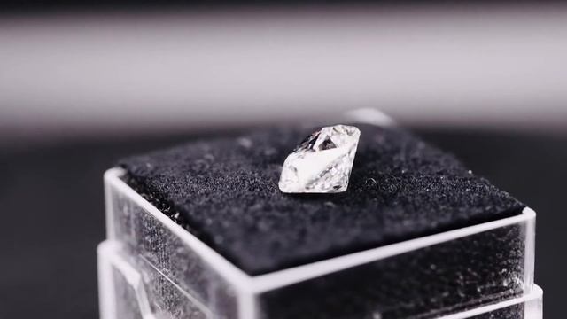 Round brilliant cut Natural Diamond 2.07 Carat F VS1 - AGI Certificate DL88048