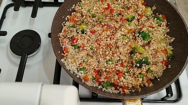 РИС С ОВОЩАМИ В СКОВРОДЕ БЫСТРО И ПРОСТО