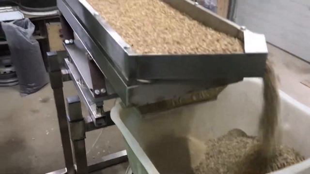 Дозатор шнековый с вибрационным отсевом.