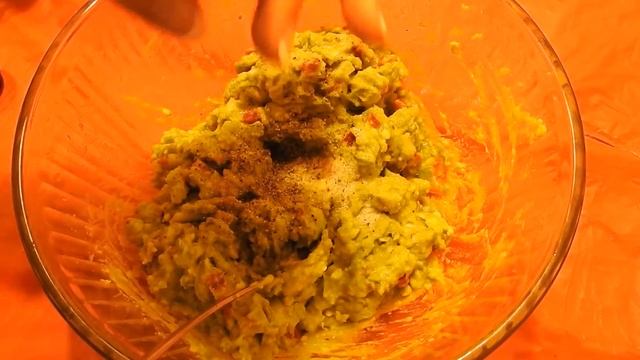 Salad quả bơ & Bánh bắp phô mai kiểu Mexico