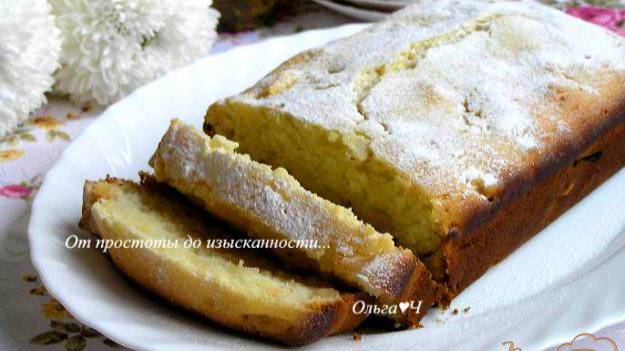 Манный кекс с яблоками на оливковом масле
