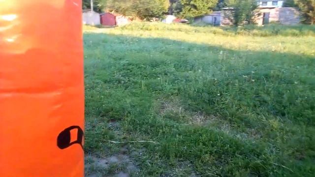 Весело Катаемся на горке играемся в мячах,на батуте Ride on the hill playing balls on the trampolin