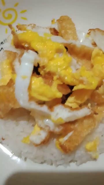 #short crispy fried rice sardines inside slice eggs topping #asmr #satisfying#breakfast