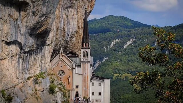 🇮🇹 sanctuary of the Madonna della Corona 4K