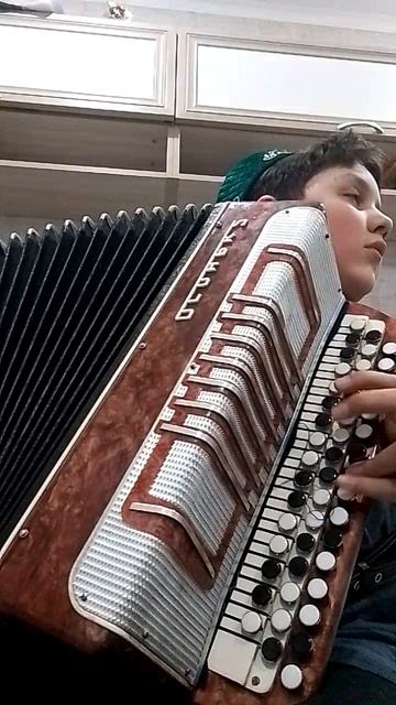 играю энкэйңэн догалары на баяне (о
гонёк)