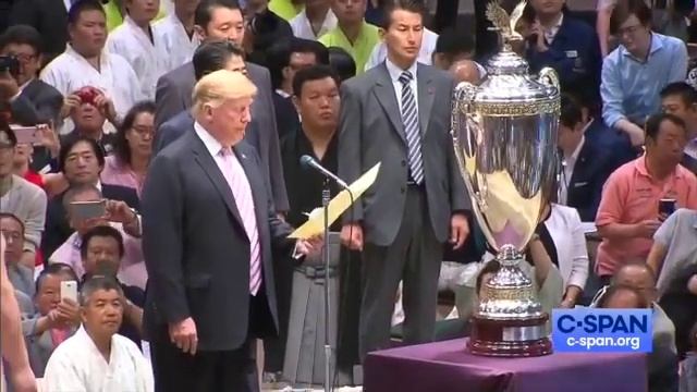 Shinzo Abe & Trump present President’s Cup to sumo wrestling tournament champ Hideki, Tokyo 5/26201