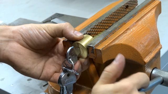 отмычки для круглых накладных замков сайт: https://medvejatnik.kiev.ua
