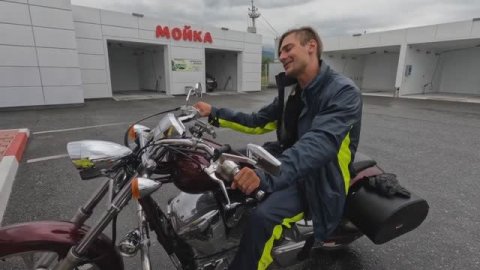 На мотоцикле 2023