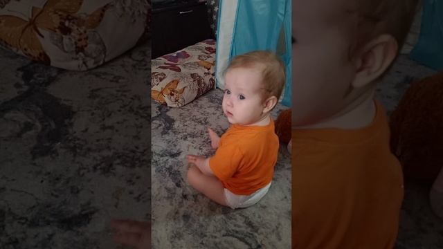 мы проснулись, улыбнулись и начали играть