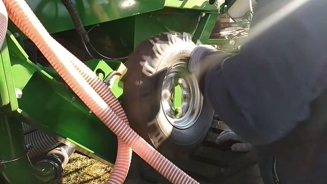 Загрузка зерна, настройка нормы высева