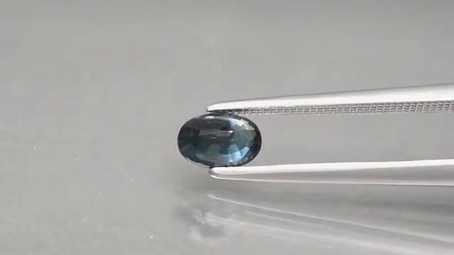 Nice Quality Green Blue Sapphire 0,71 carat Oval Cut Stunning Colour from Madagascar