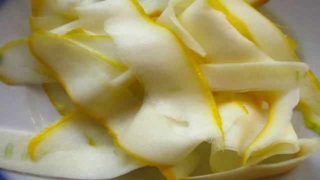 Салат с кабачком и рисом