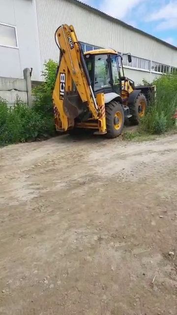 Трактор JCB упражнение заезд на эстакаду