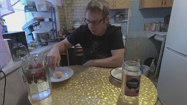 Как легко и быстро почистить яйца.