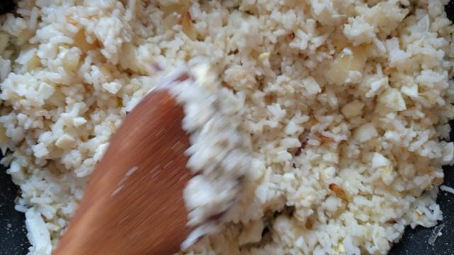 Пирожки с рисом и яйцом в духовке