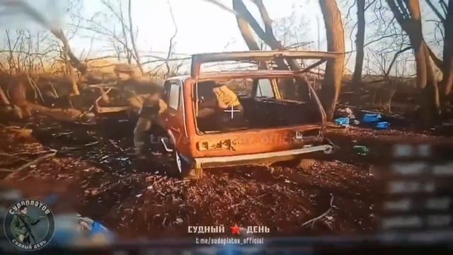 Наркоманы пытавшиеся вытащить магнитолу были пойманы с поличным.