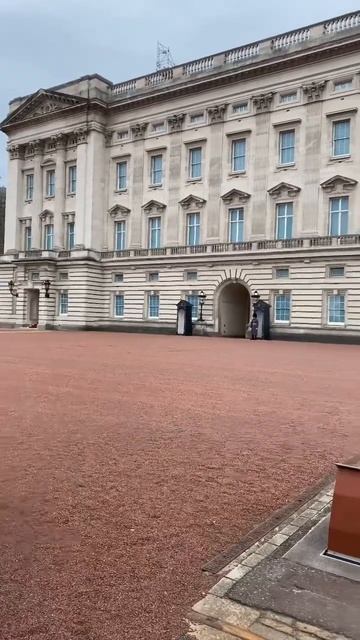 Buckingham Palace #buckinghampalace #shortsvideo #londonlife #londonwalk #shorts