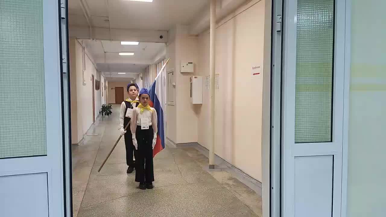 Вынос флага Российской Федерации в Лицее №1