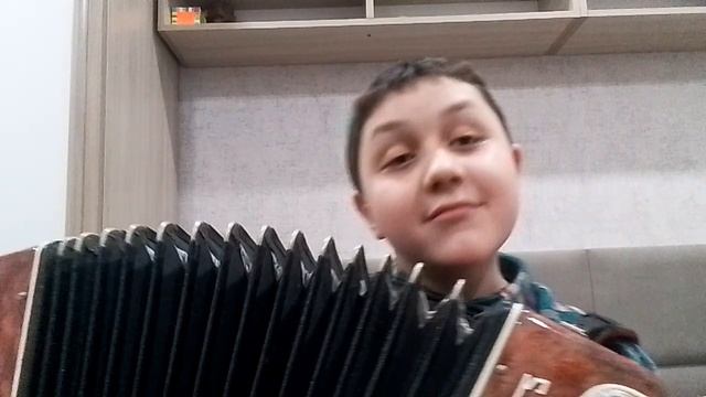 играю дуэтом
 песню бэрлиген на баяне