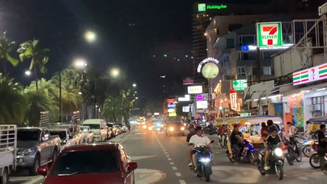 Вечерняя поездка на Маршрутном такси по Пляжной улице, Центральная Паттайя, Таиланд, 21.04.2024