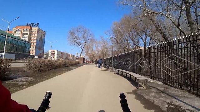 По Усть-Каменогорску на велосипеде.