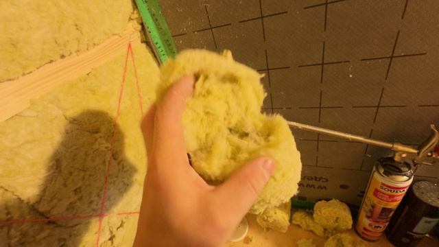 Вскрываем стену в нашем каркасном доме спустя 3 года эксплуатации. Дом за 60 дней. Что внутри стены