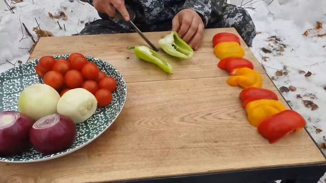 Жарим говяжье ребро на природе# Frying a beef rib in nature
