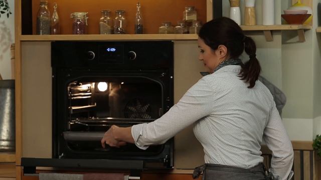 Доматена салата с печен лук запечено и халуми | Бон Апети | 24Kitchen Bulgaria