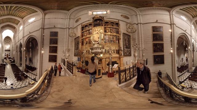 360 video: Almudena Cathedral, Madrid, Spain