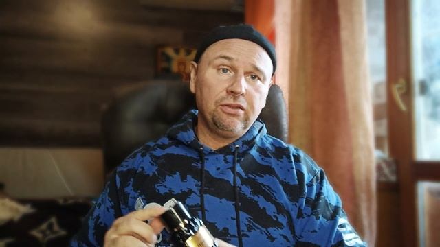 AMI ADRIAN GRAPHITE. Хороший индустриальный аромат.